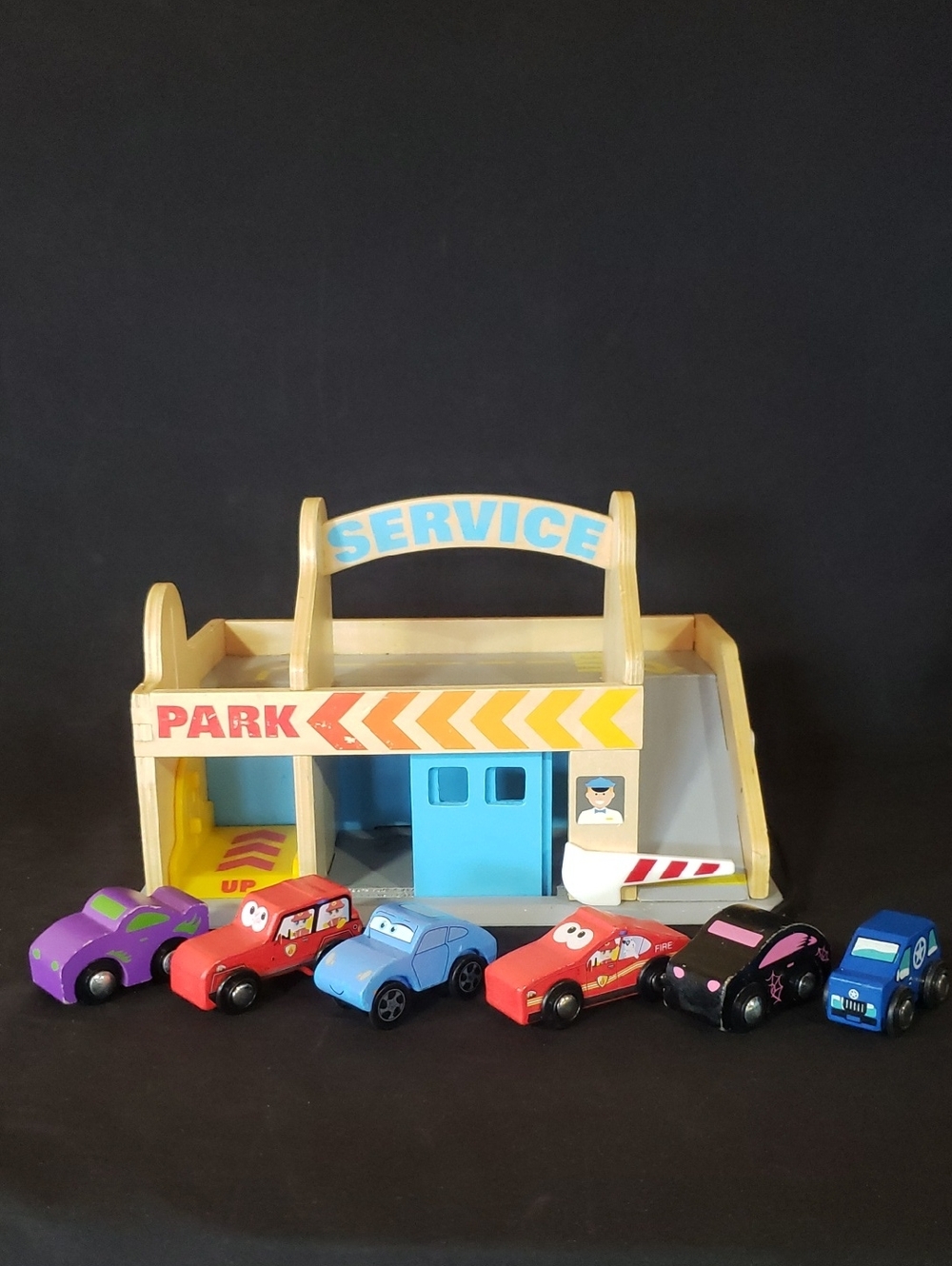 Melissa & Doug Service Station & Parking Garage